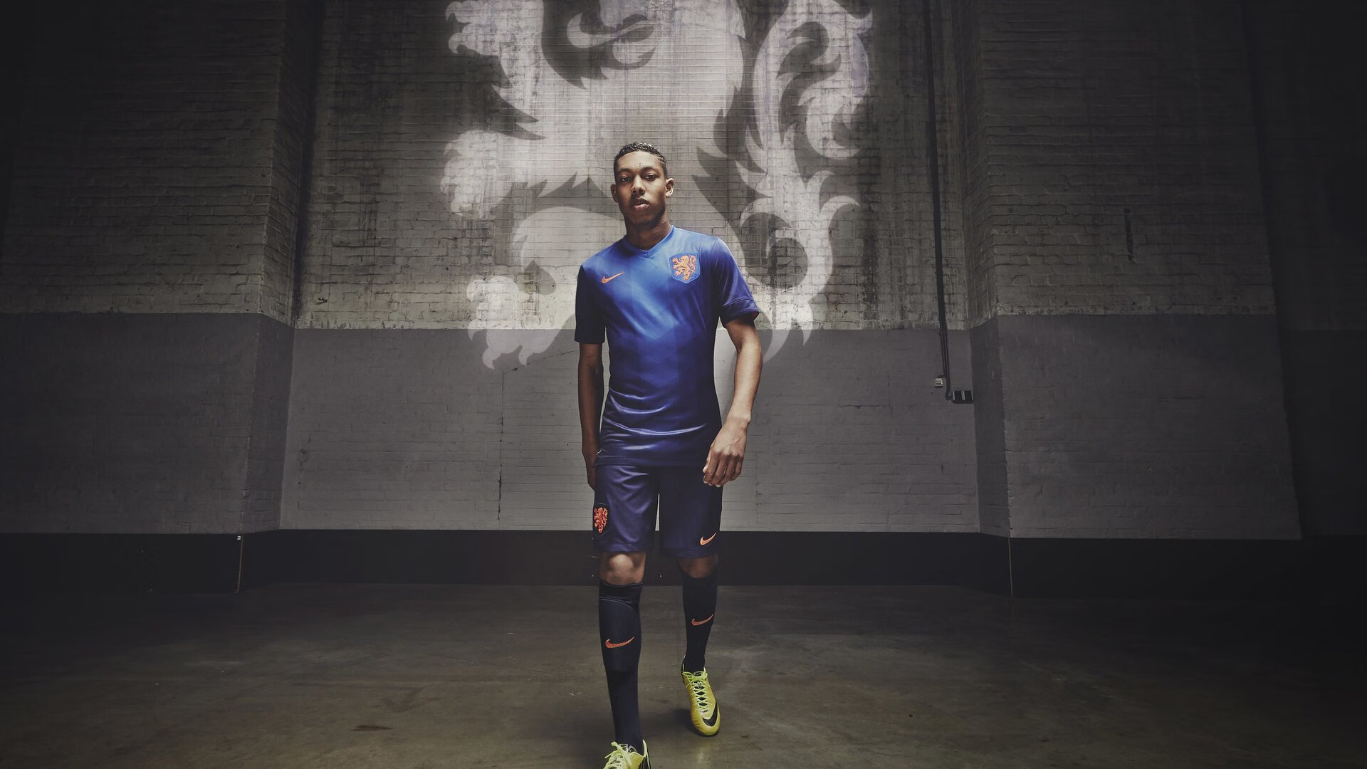 “青少年足球明星巡展启动，激励青年梦想”，青少年足球节目